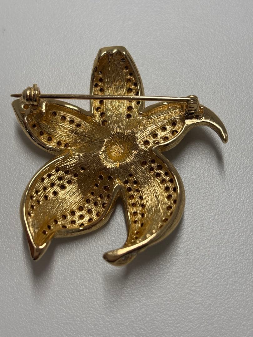 Dior 花デザイン ブローチ
