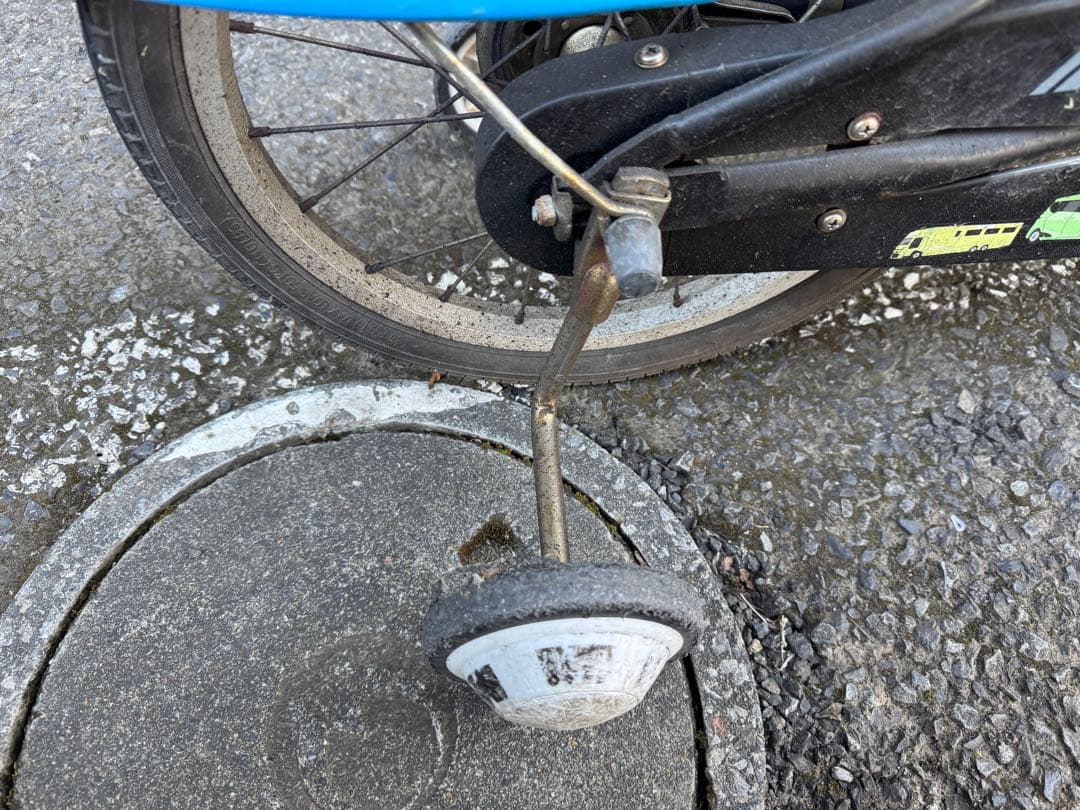 TOMICA 子供用自転車 黒色 補助輪付き、トイザラスで購入！　トミカ