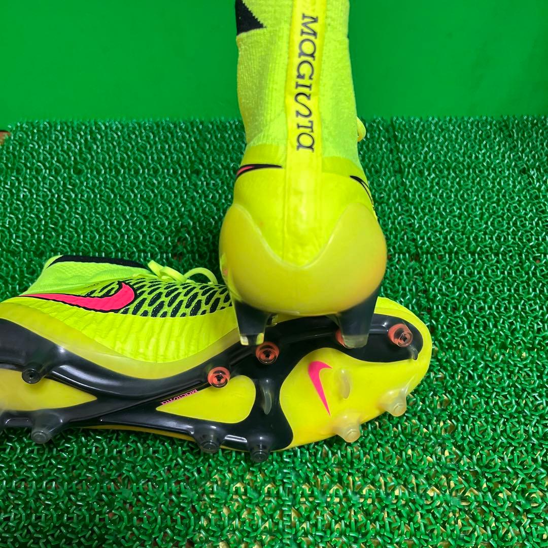 激レア ナイキ サッカースパイク マジスタ オブラ 27.5