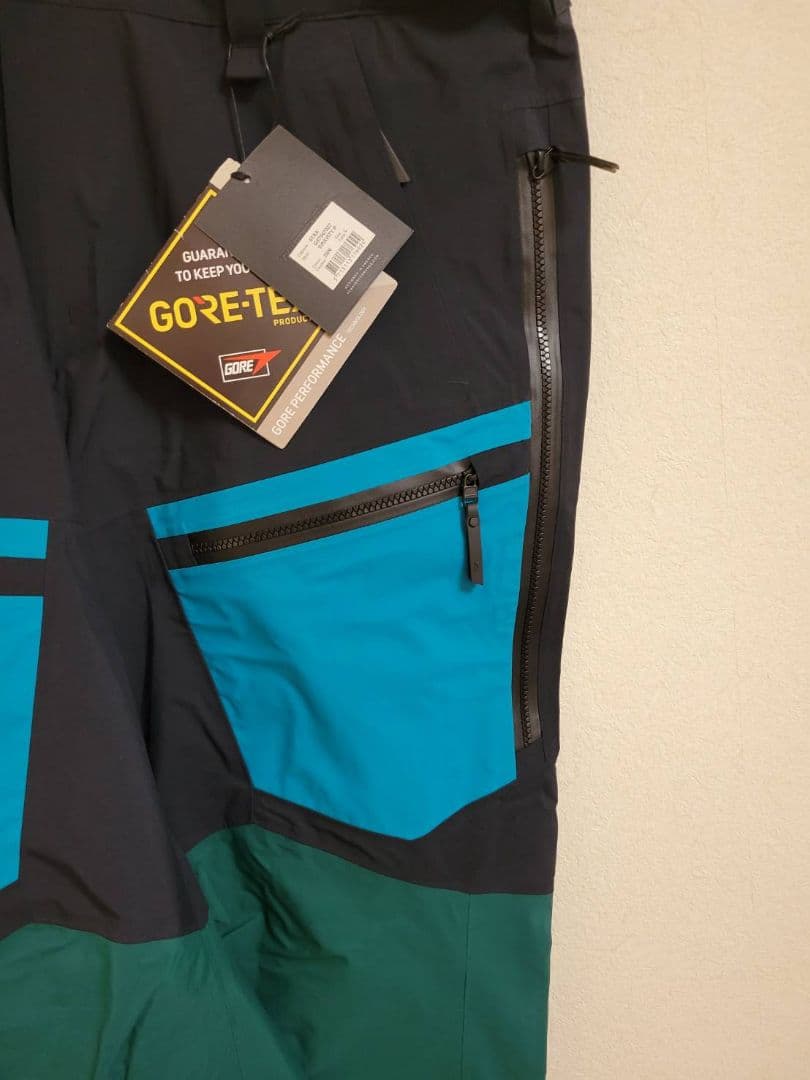 ☆お値下げしました☆新品未使用Peak PerformanceMグラビティパンツ