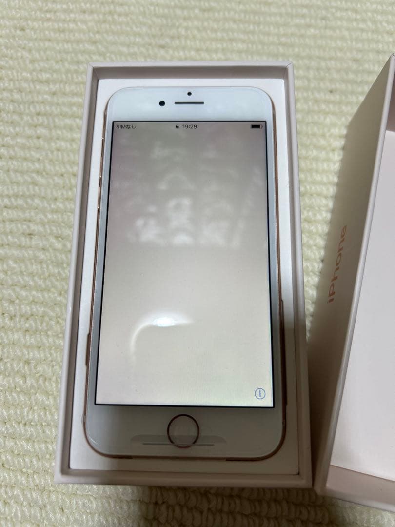 新品未使用Apple iPhone 8 ゴールド 付属品箱欠損なし