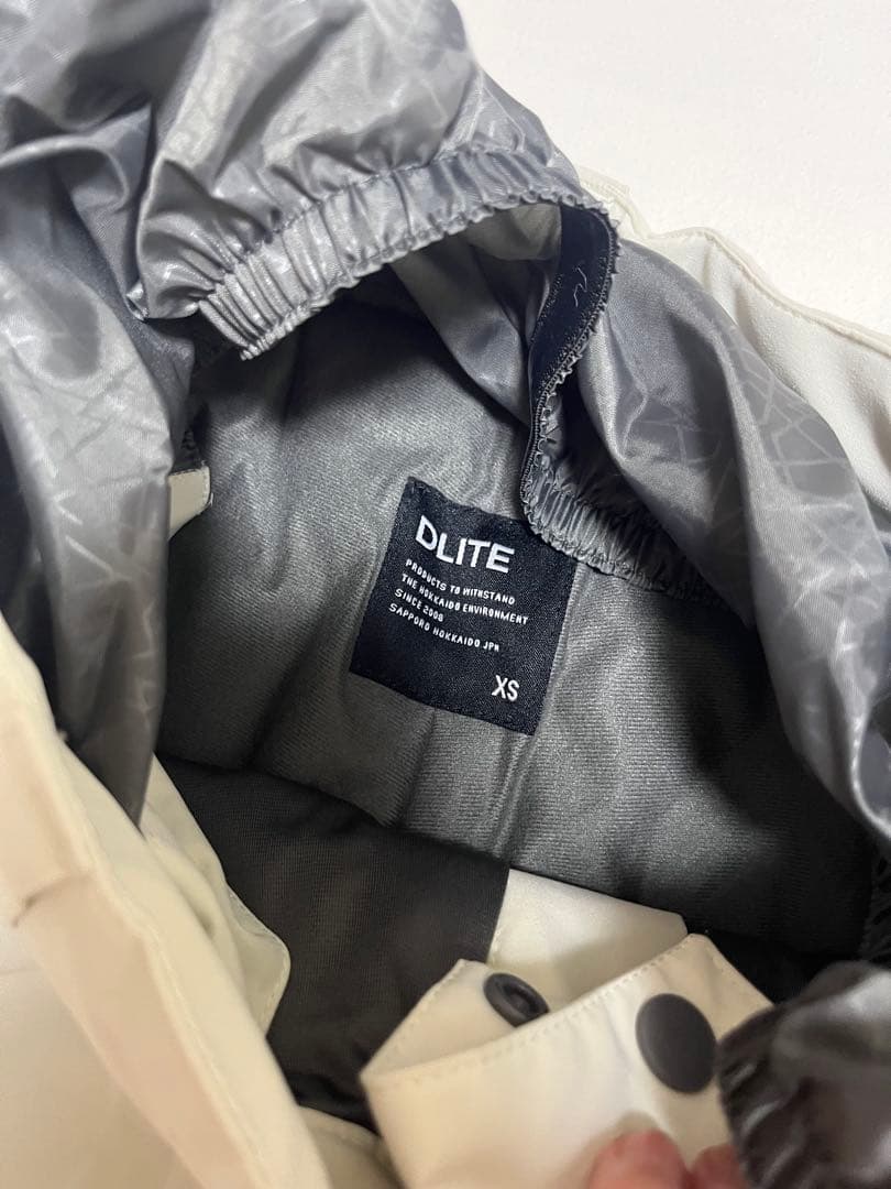 女性用スノーボードウェア上下セット　DLITE ピンク　ホワイト