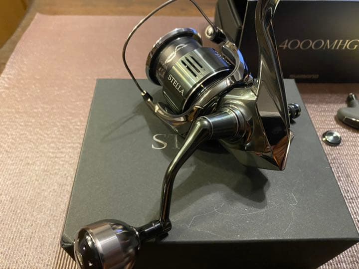 未使用22ステラ4000MHG カスタムハンドルノブ付きリールスタンド付き