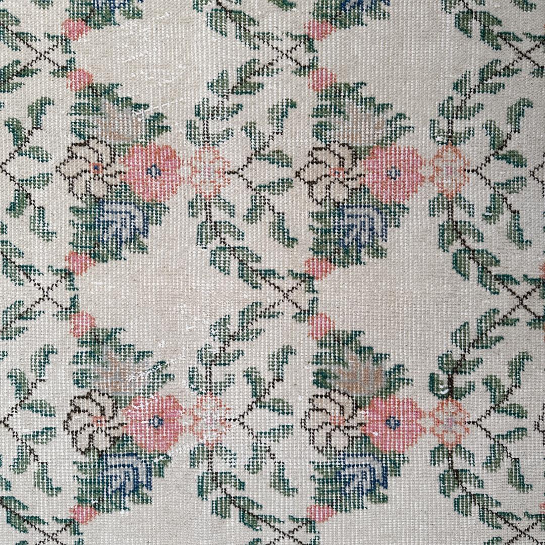 トルコ ヴィンテージラグ A117 クリーム コーラルピンク ダークグリーン