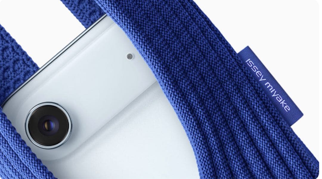 Apple iPhone Pocket ISSEY MIYAKE long 青