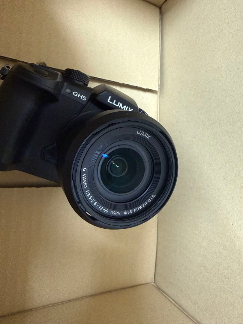 LUMIX GH5 レンズキット　カメラ保護ケース、予備電池１つ付き