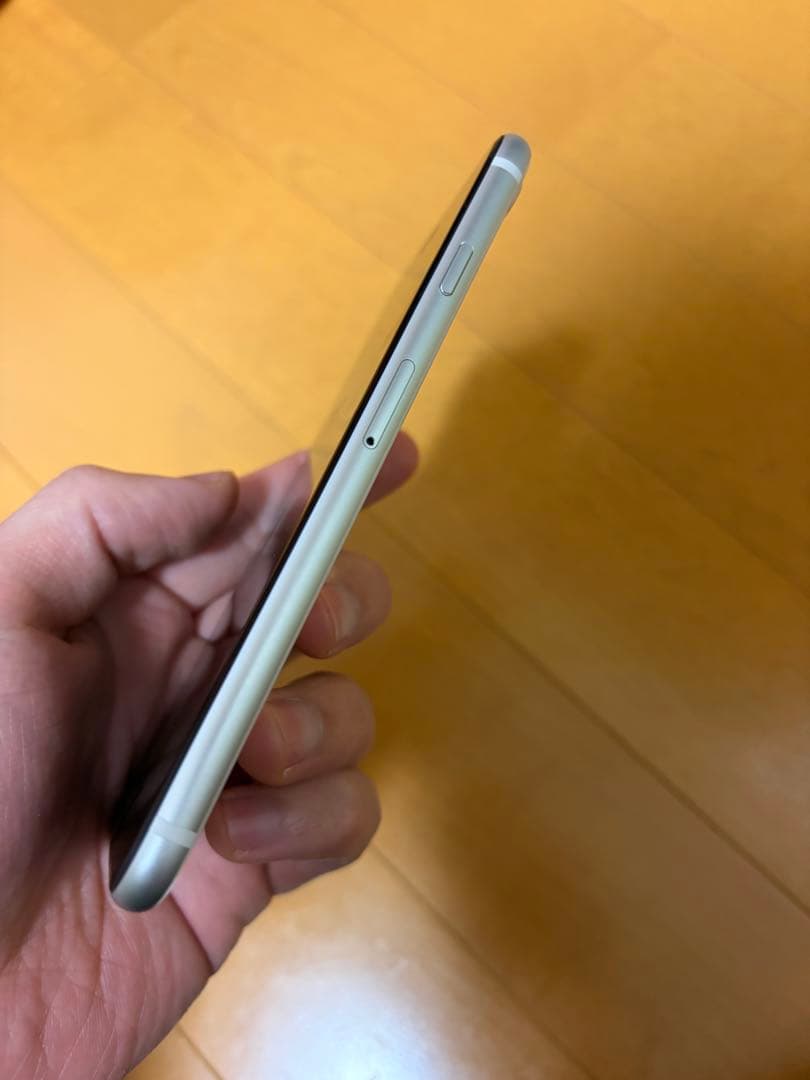 Apple iPhone SE (第2世代)/ 64GB バッテリー92%