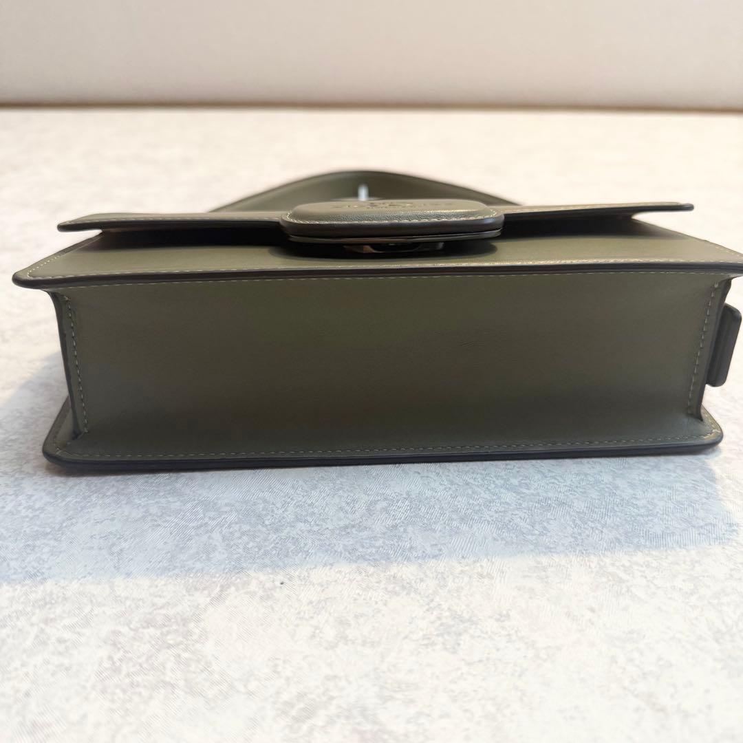 COACH オリーブグリーン ショルダーバッグ　ハンドバック