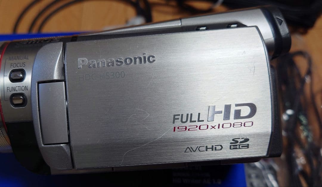 Panasonic　ビデオカメラ　HDS-HS300