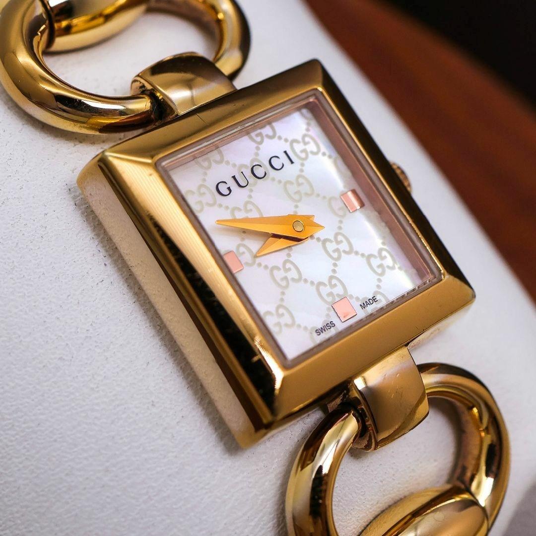 稼働 GUCCI 腕時計 YA120519 ホワイトパール トルナヴォーニ