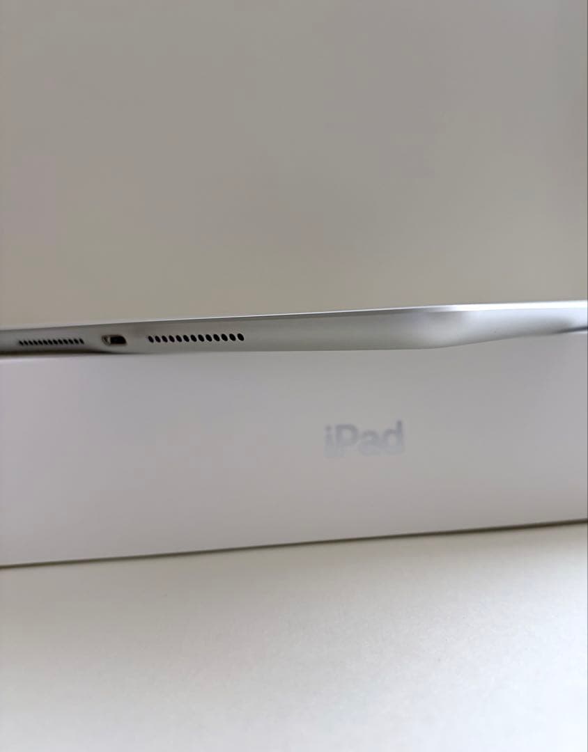 【極美品/バッテリー100%】iPad 第8世代 32GB シルバー