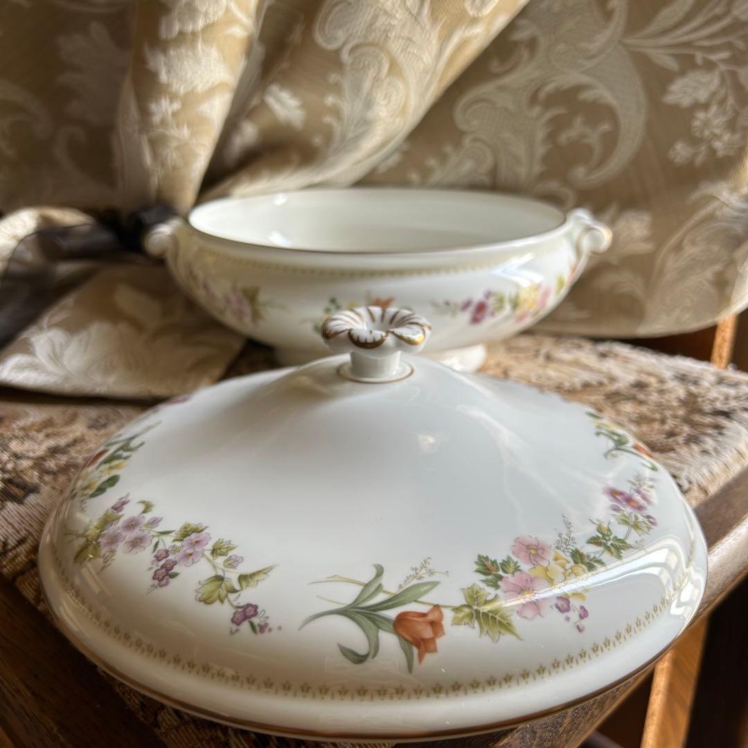 英国製 黒壺  MIRABELLE可憐な花柄カバードベジタブル