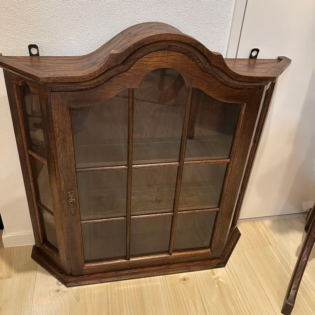 ウォールガラスキャビネット　アンティーク家具ガラスキャビネット　飾り棚