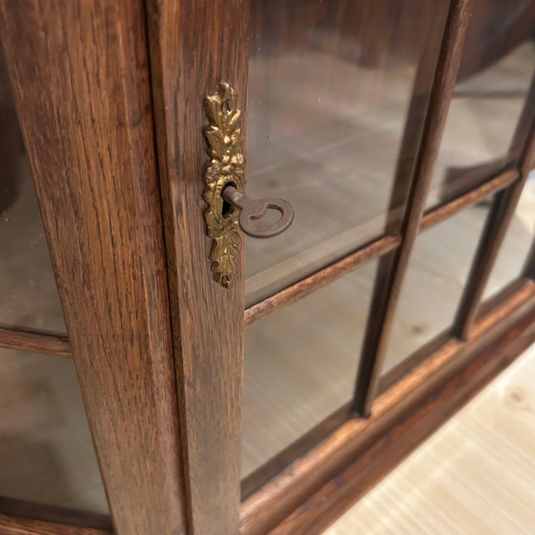 ウォールガラスキャビネット　アンティーク家具ガラスキャビネット　飾り棚