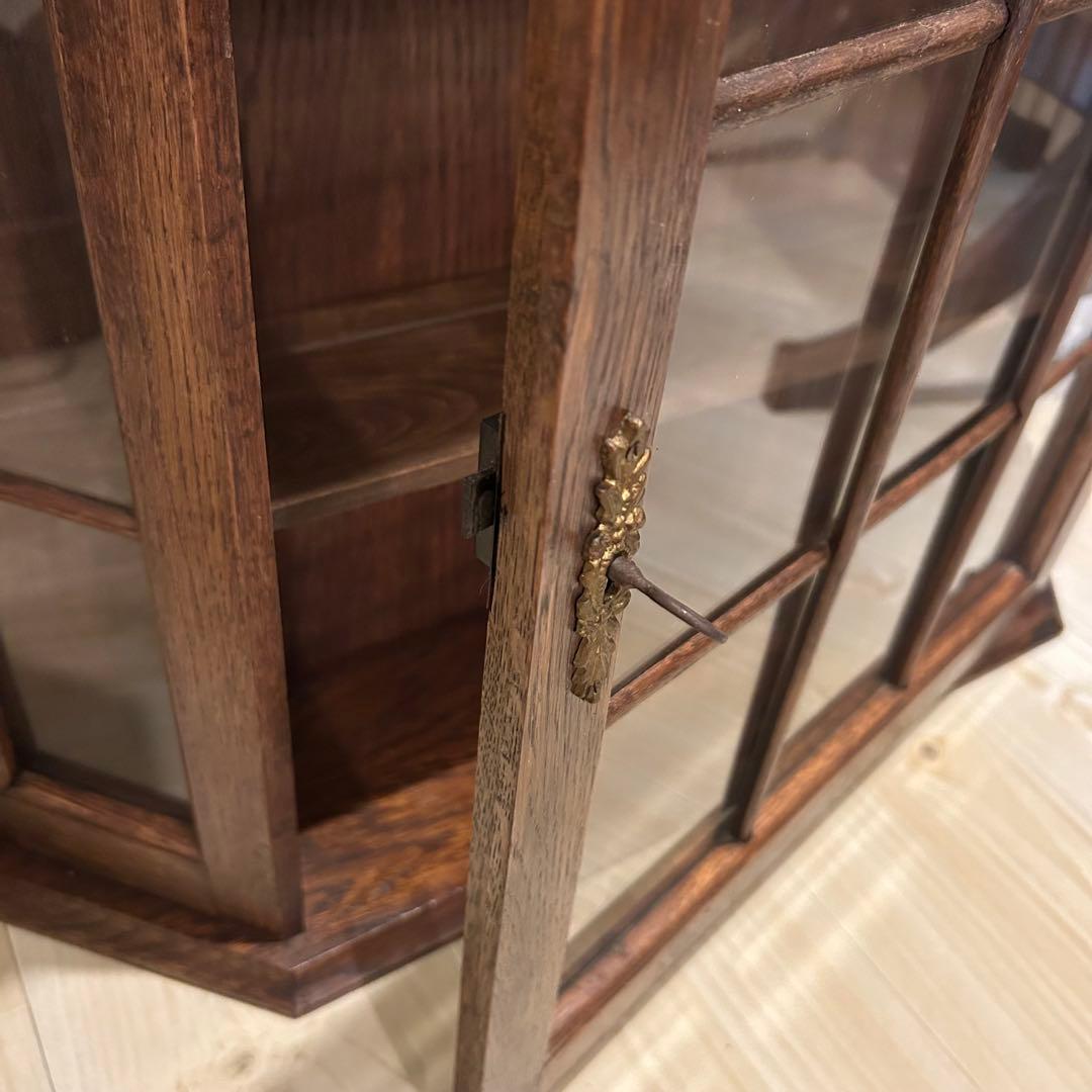 ウォールガラスキャビネット　アンティーク家具ガラスキャビネット　飾り棚