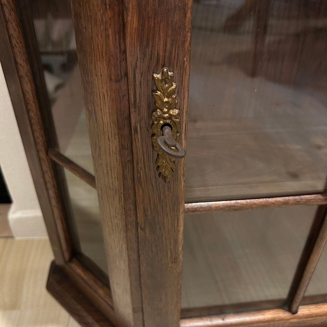 ウォールガラスキャビネット　アンティーク家具ガラスキャビネット　飾り棚