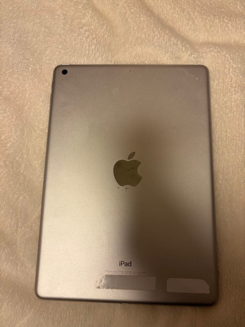Apple iPad A1822 シルバー wifi モデル　第5世代