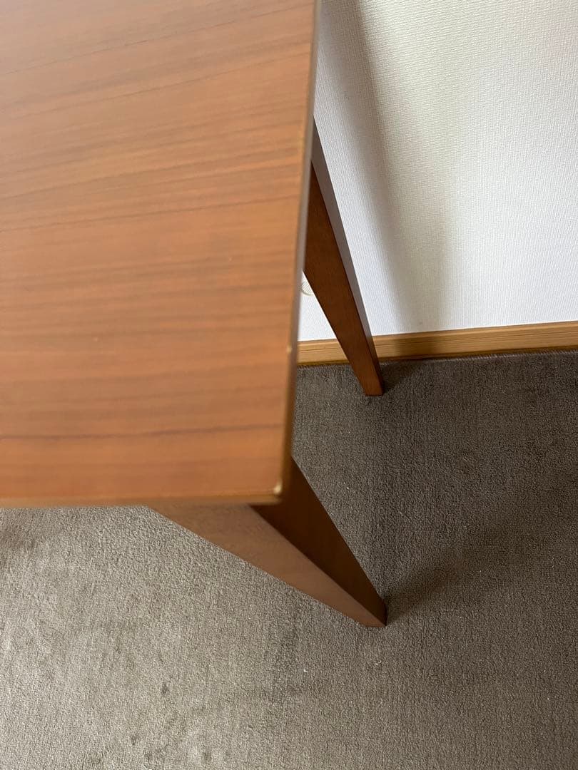 無印良品のテーブル　引き出し付き