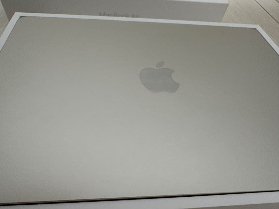 MacBook Air M2 8コアCPU 10コアGPU スターライト