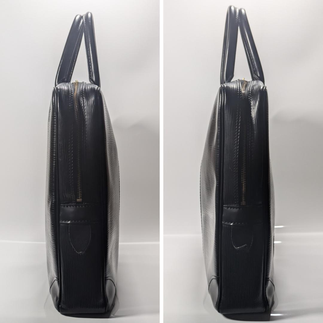 極美品 ベタ無 ルイヴィトン エピ ポルトドキュマンヴォワヤージュ M54472