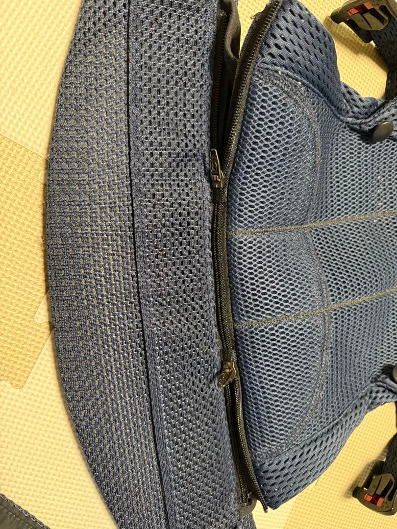 プレゼント付き!値下げ中BABYBJORN 抱っこ紐 harmony