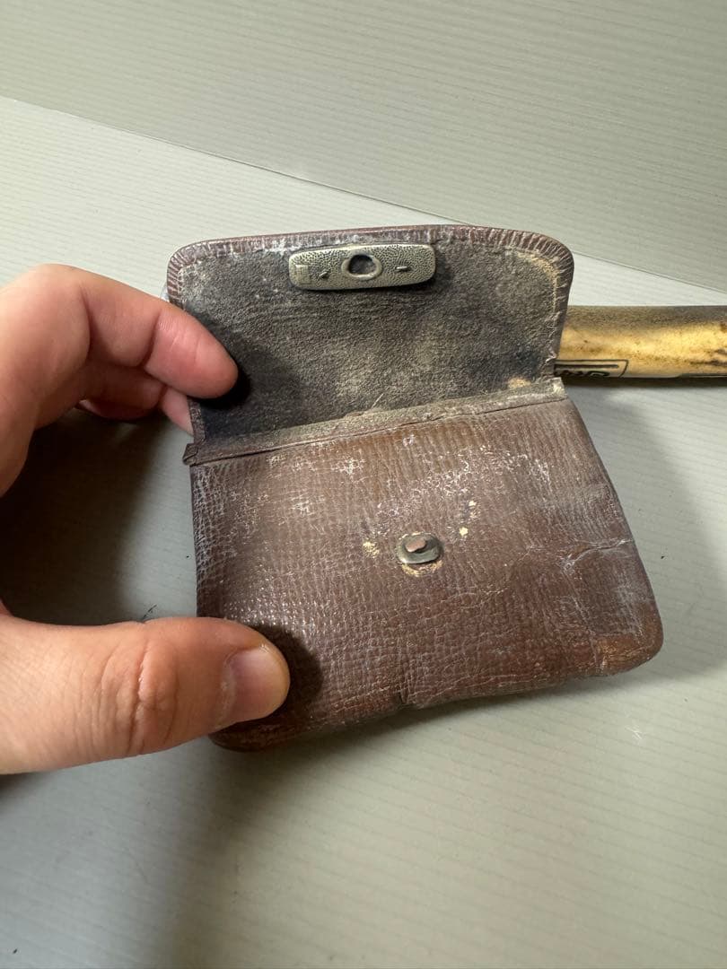 2121  骨董　古い煙草入れ　根付彫刻キセル入れ　時代物