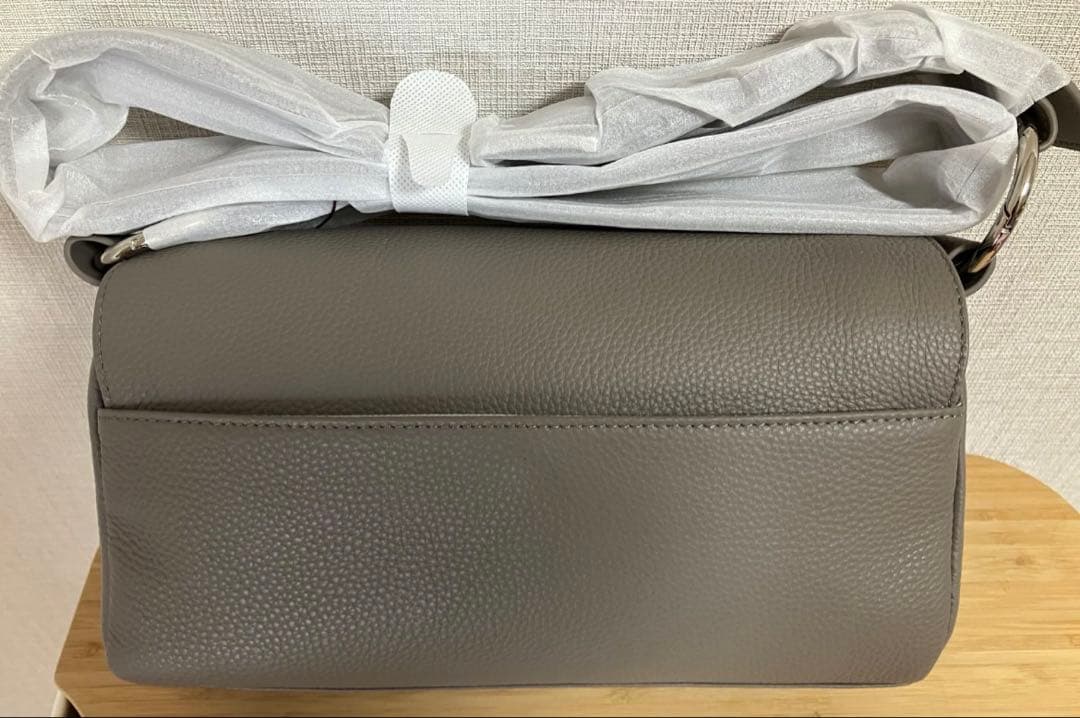 ビアズリー beardsley⭐︎レザーボディバッグ