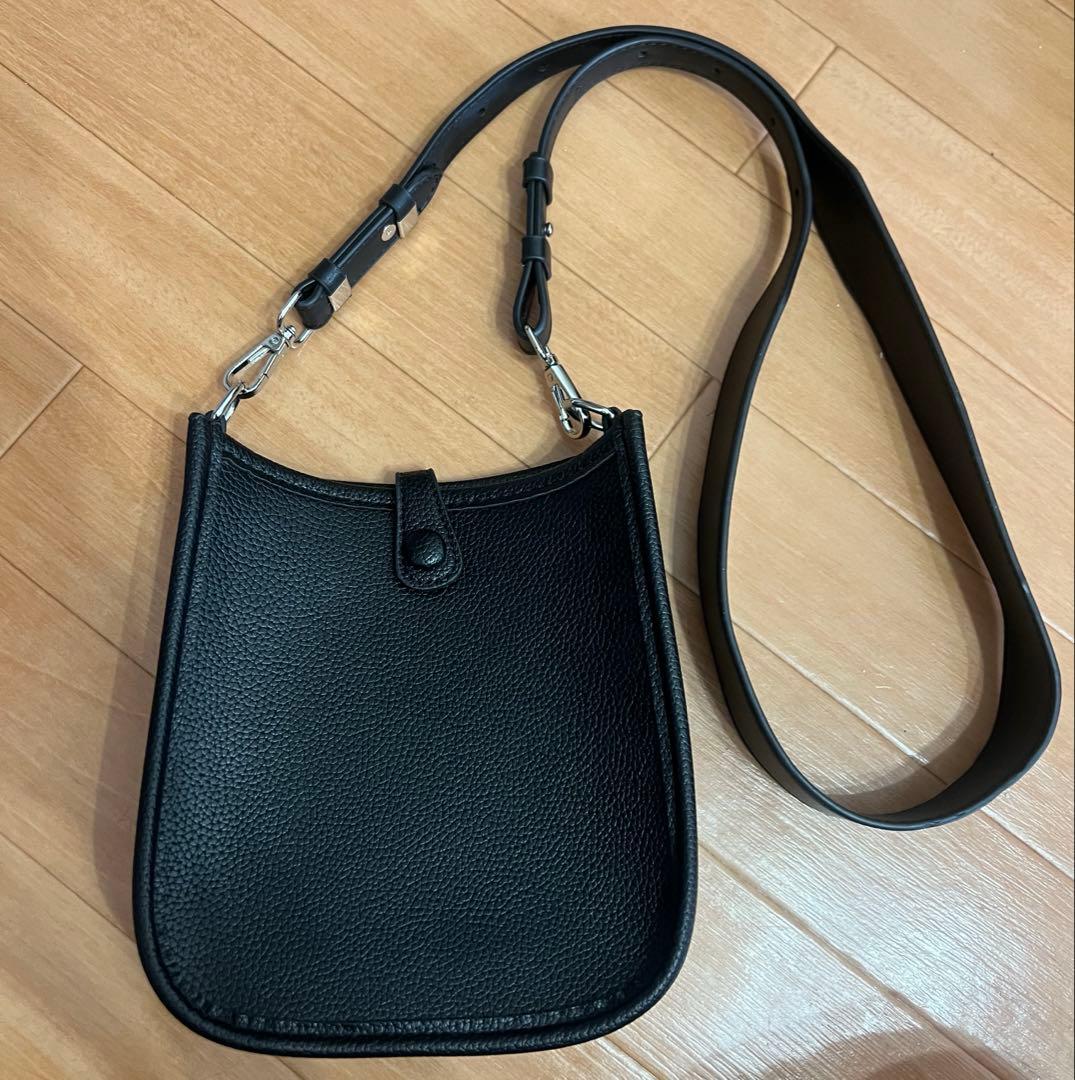 美品 ブラック レザー ショルダーバッグ Hロゴ ミニエブリン風