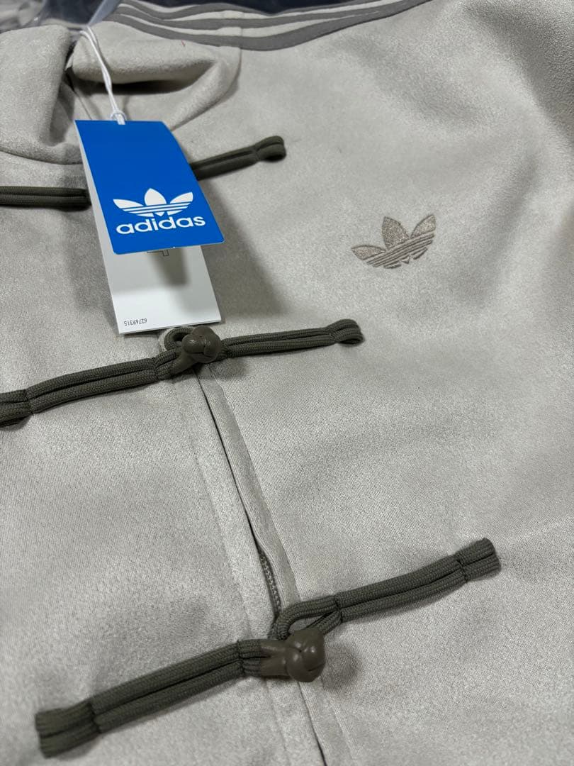 アディダス 中国限定 蛇年トラックジャケットホワイトLサイズ”