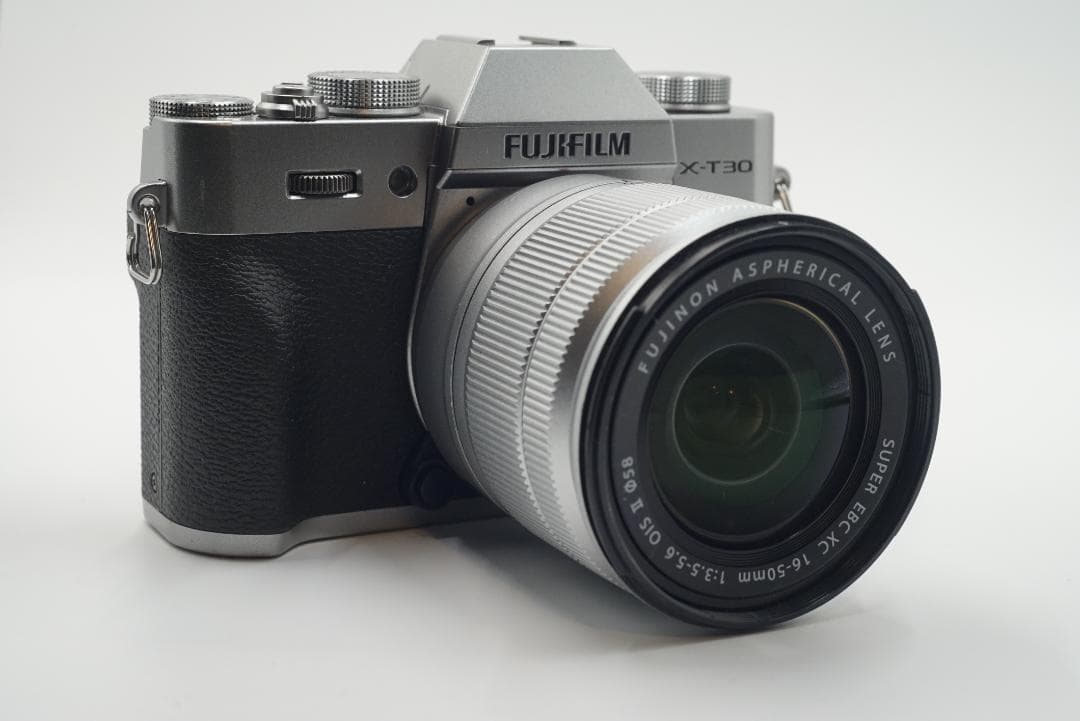 美品　FUJIFILM X-T30 XC16-50mmレンズ付き