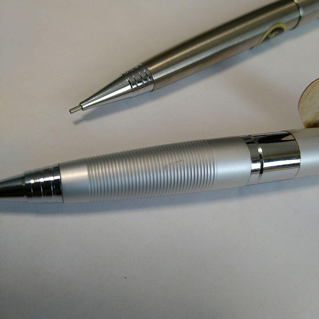 パイロット　シルバー色　ペンシル　ノーマルとプラチナムアングル（ボディノック）