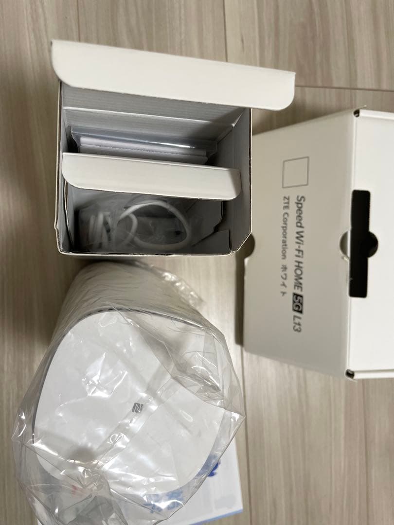 Speed Wi-Fi  5G L13 ZTR02SWU au ホワイト