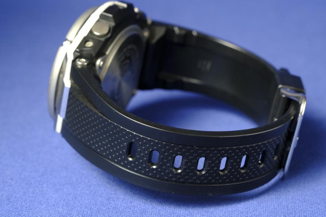 【良品】G-SHOCK GST-W110 電波ソーラー 二次電池新品 (211)