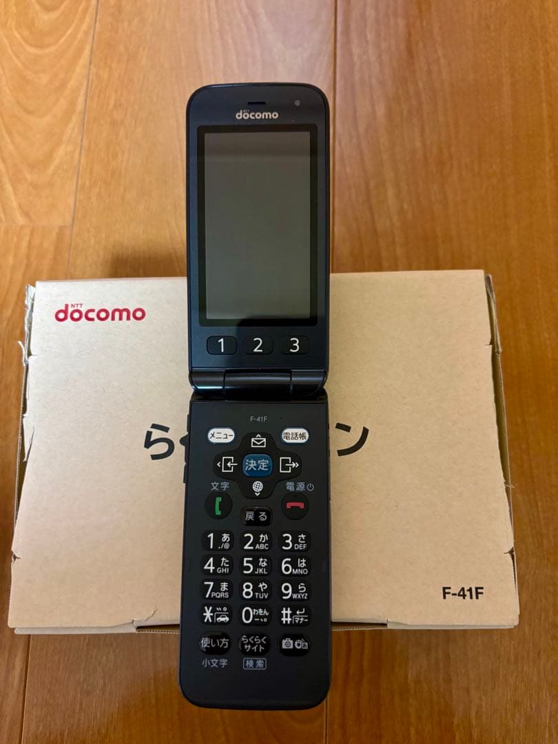 らくらくホン　docomo F-41F ネイビー