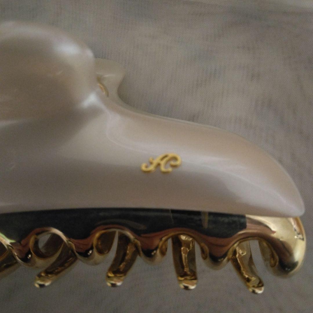 acca パールホワイト ゴールドトリム ヘアクリップ