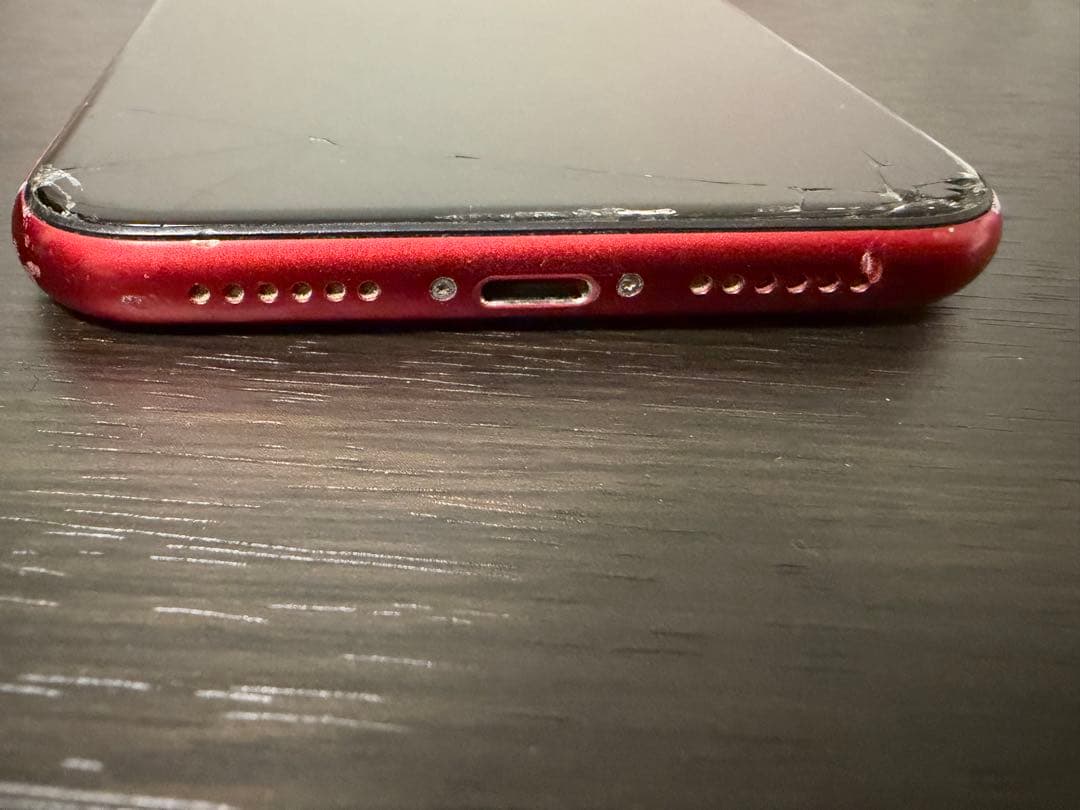 Apple iPhone11 RED128GB ひび割れ・傷あり