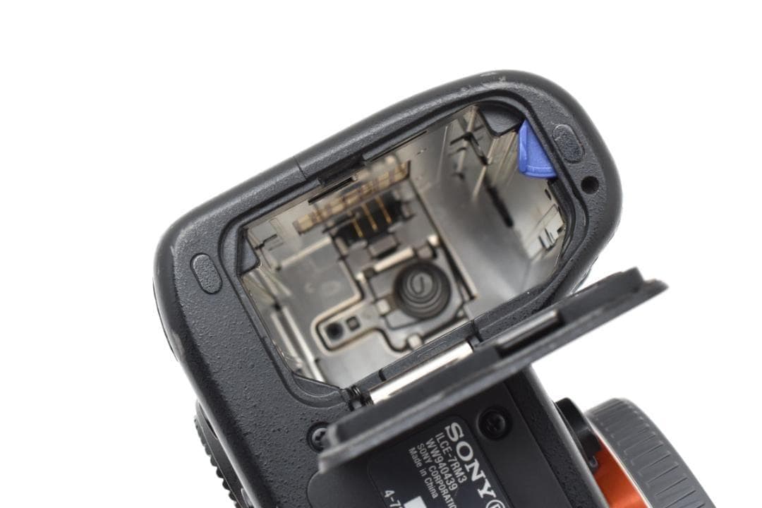 美品 SONY ソニー α7RIII ボディ ILCE-7RM3 　M786