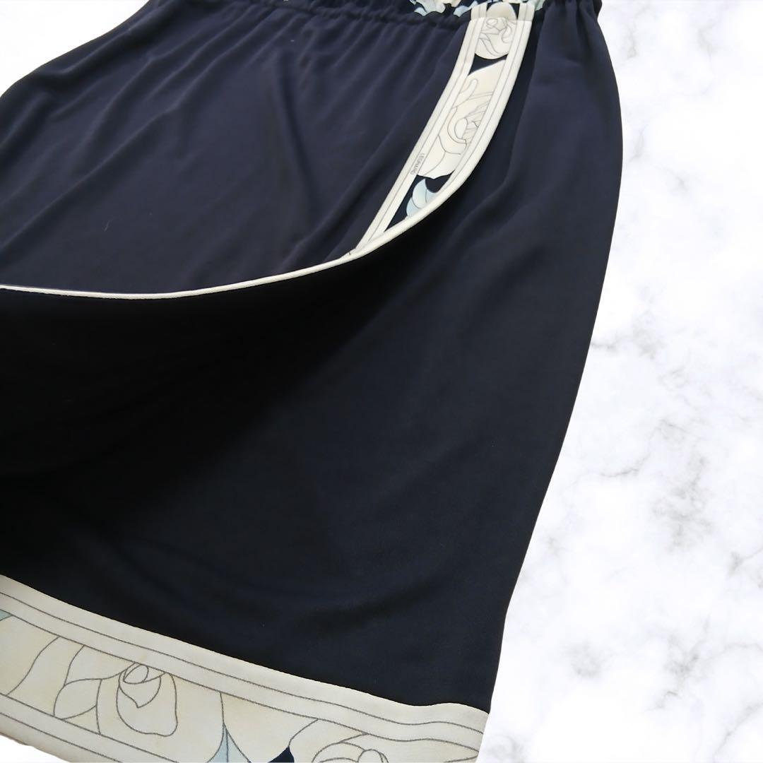 【美品】LEONARD レオナール ワンピース 38 紺 白薔薇花柄カンカン素材