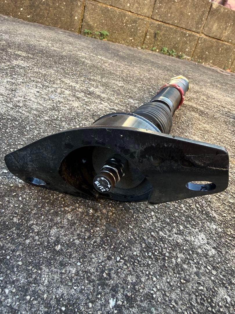 70カムリ BLITZ 車高調