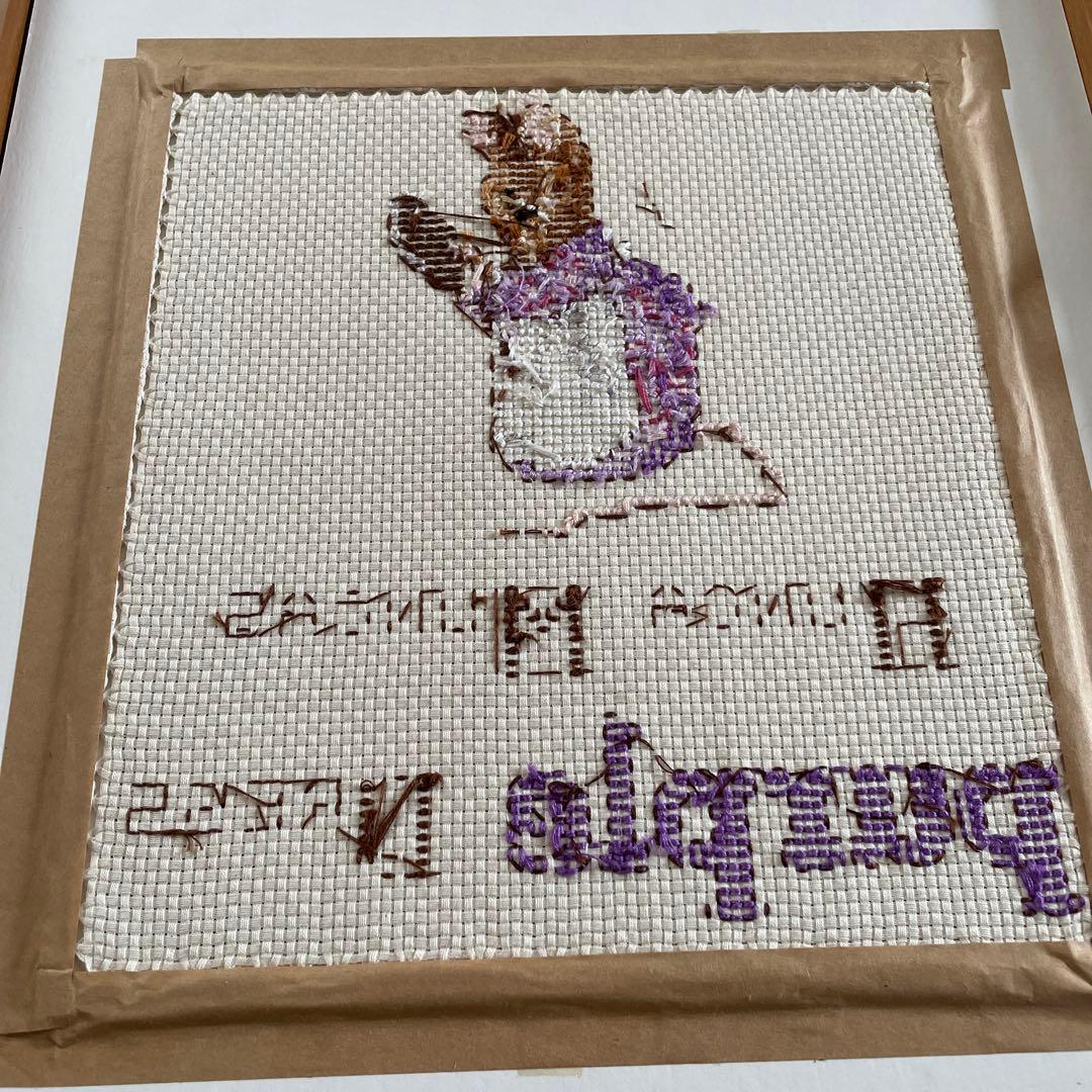 額縁　ピーターラビット刺繍