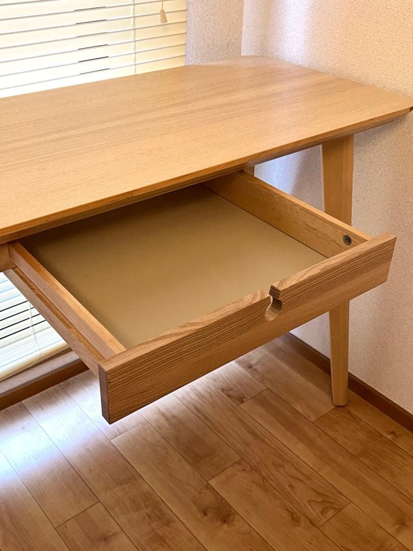 【IKEA】LISABOシリーズ　パソコンデスク