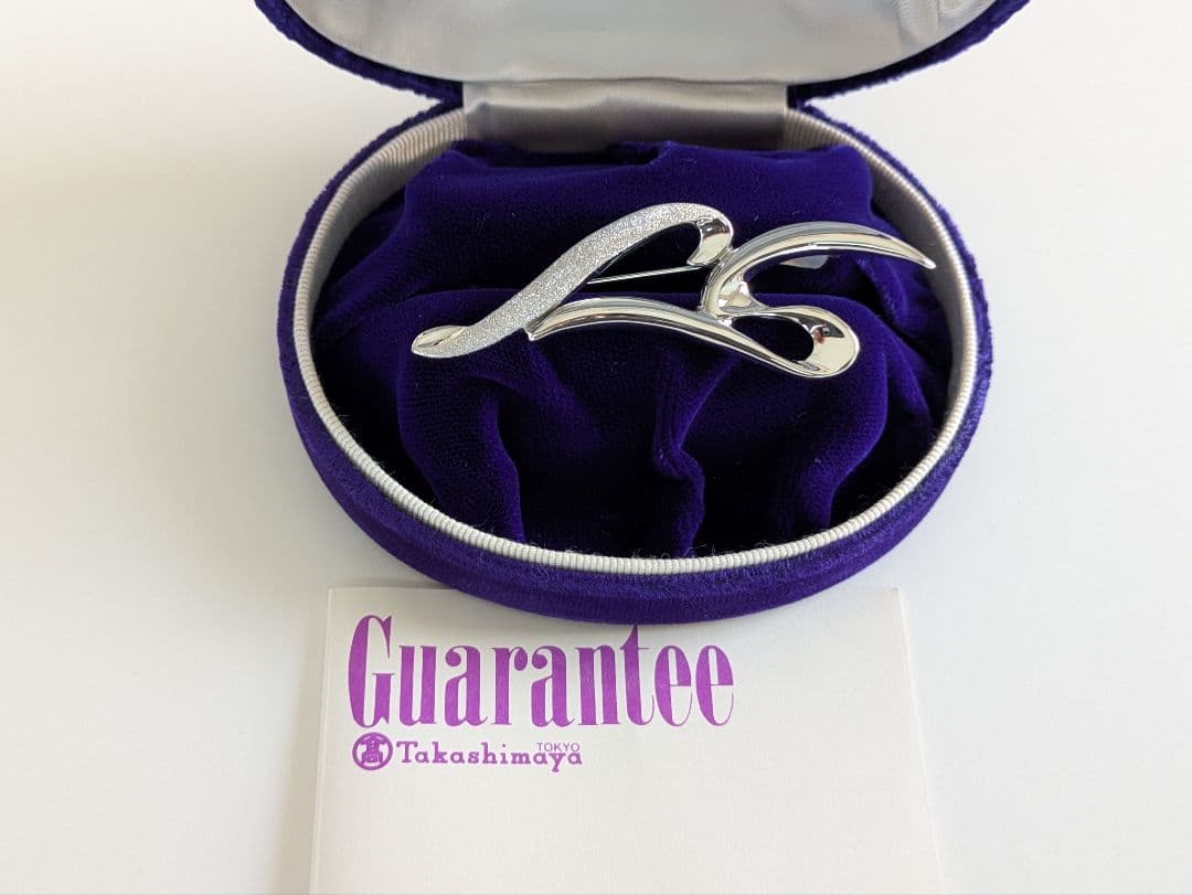 高島屋 ホワイトゴールドブローチ 流線型 デザイン