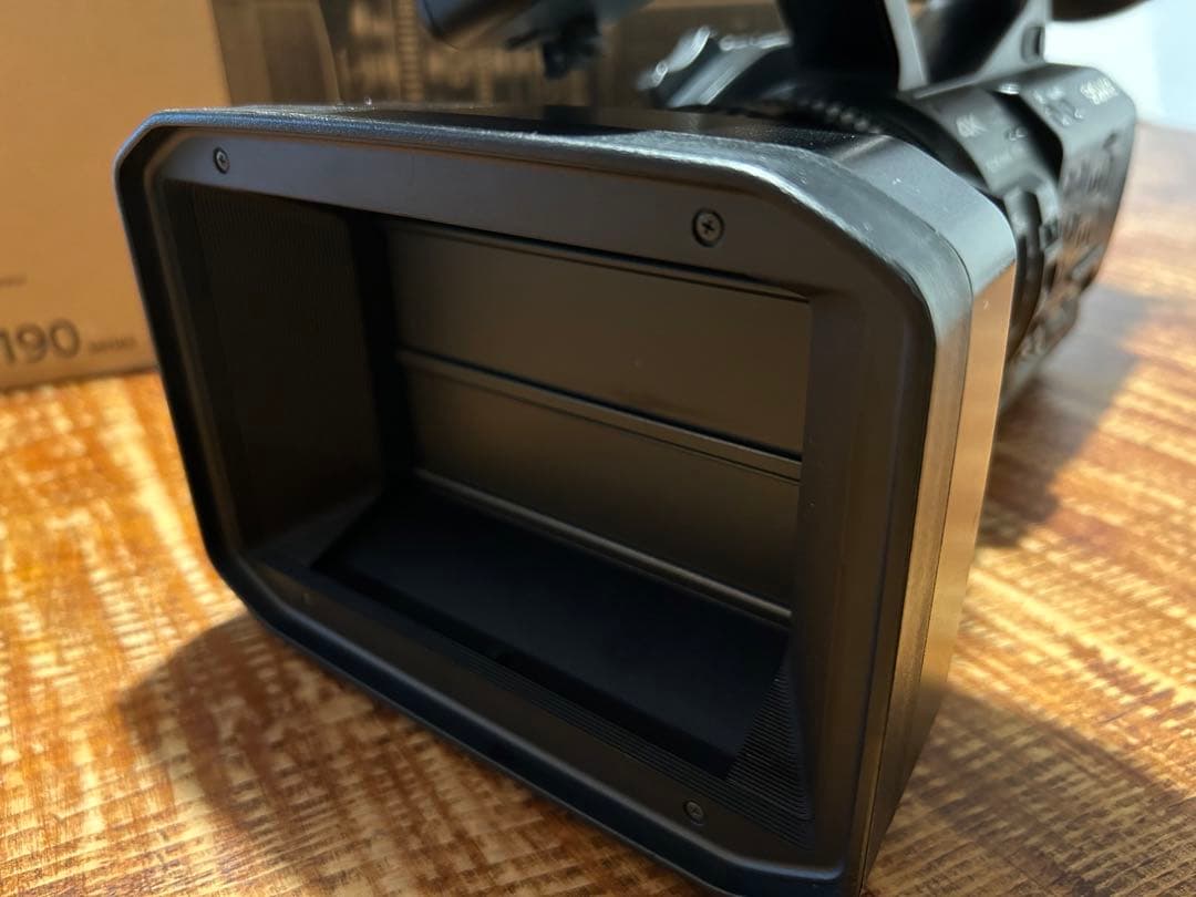 値下げしましたSONY PXW-Z190（充電器、バッテリー1本レインカバー付）