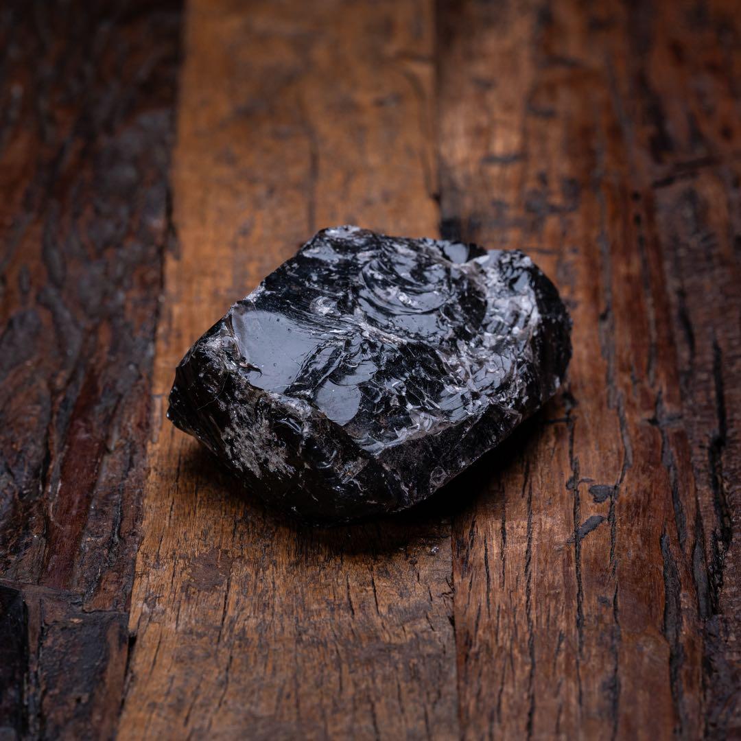 大きな黒曜石　原石　　1キロ　弱