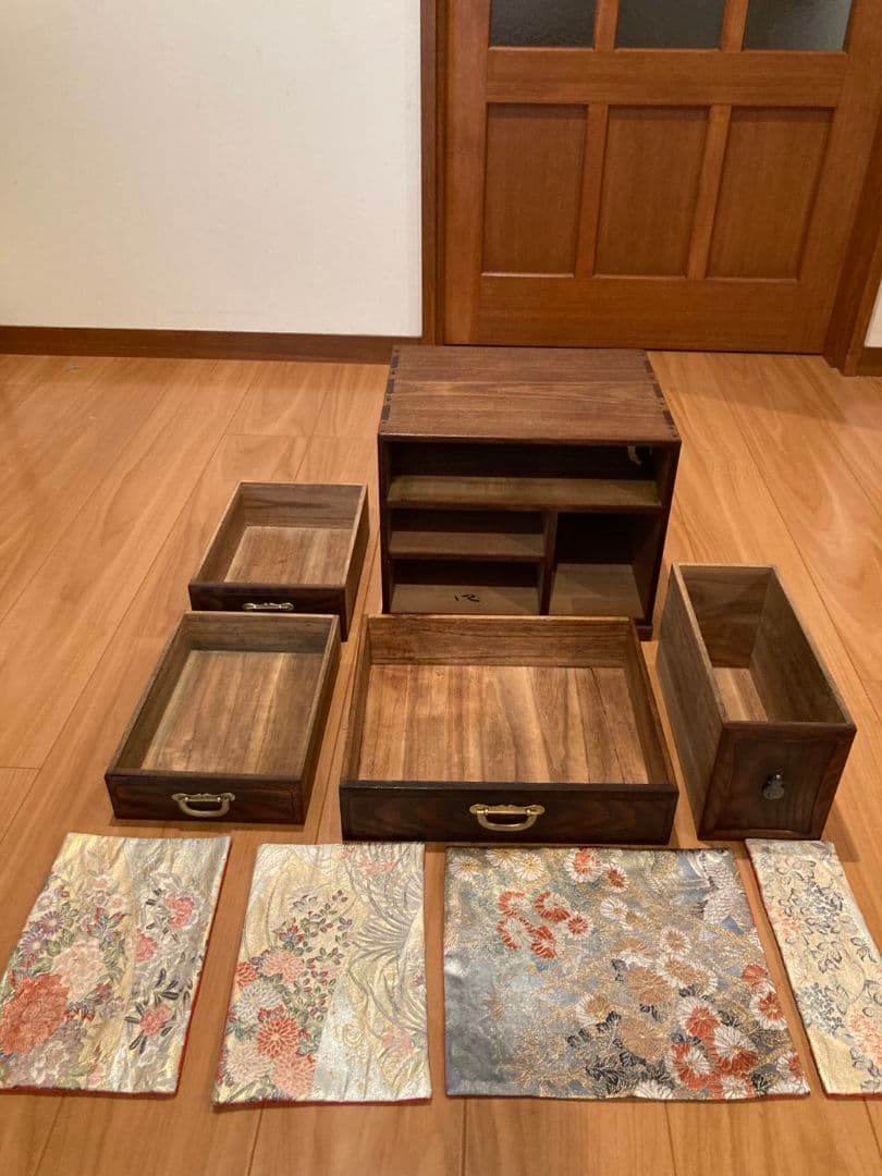 松平家　時代箪笥 （化粧箱）