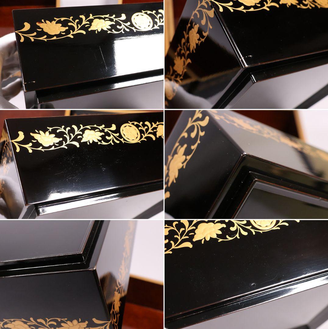 【MB208】輪島塗 家紋金蒔絵 五段重箱 台付 剣片喰花唐草 黒塗梨地 天然木