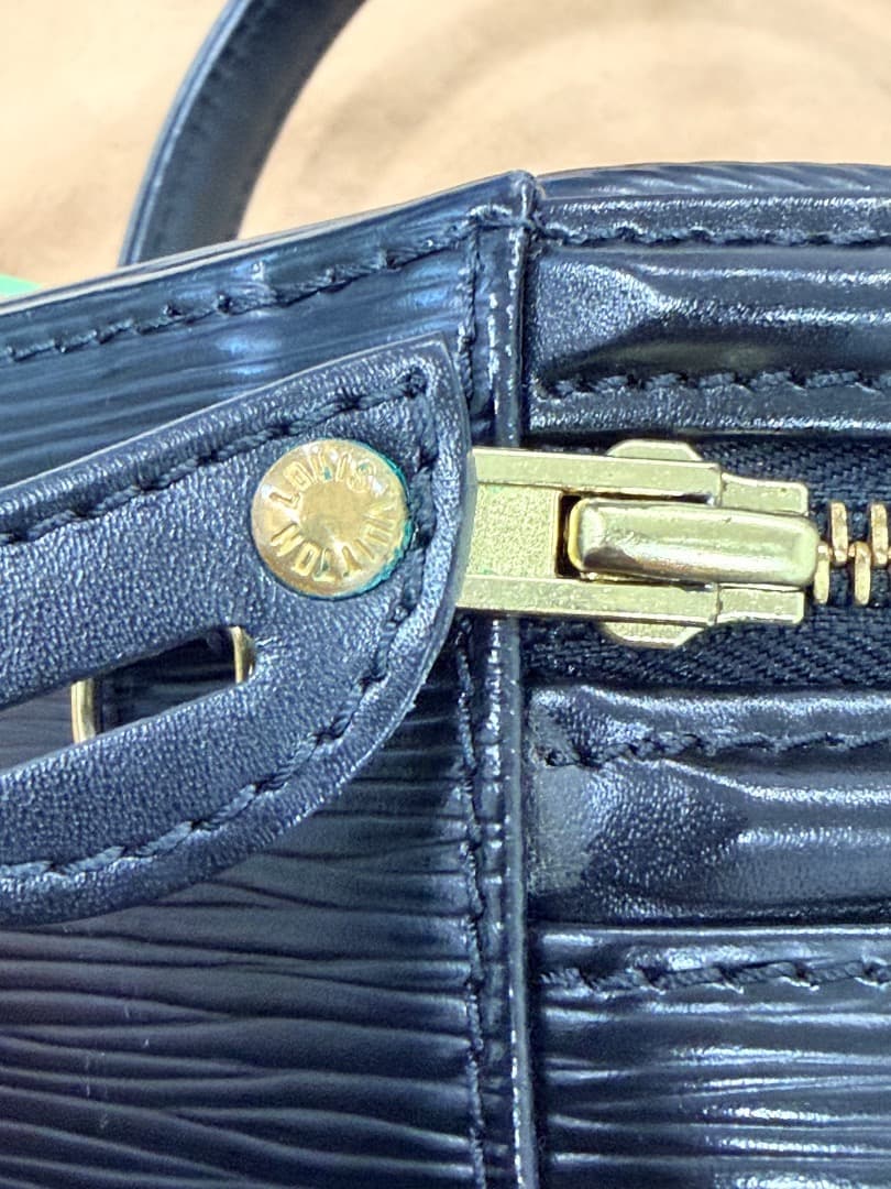 LOUIS VUITTON エピ カンヌ バニティ　ハンドバッグ　 レザー 黒