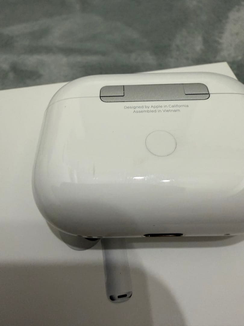 【美品】AirPods Pro 第2世代 USB-C 本体 箱、イヤーチップ付き