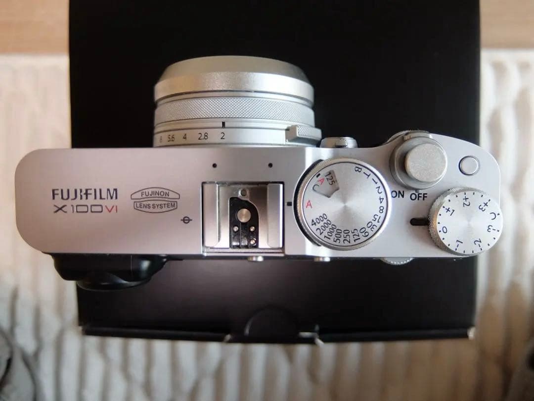 保証書有、美品、アクセサリー多数有　富士フイルム　X100Ⅵ シルバー