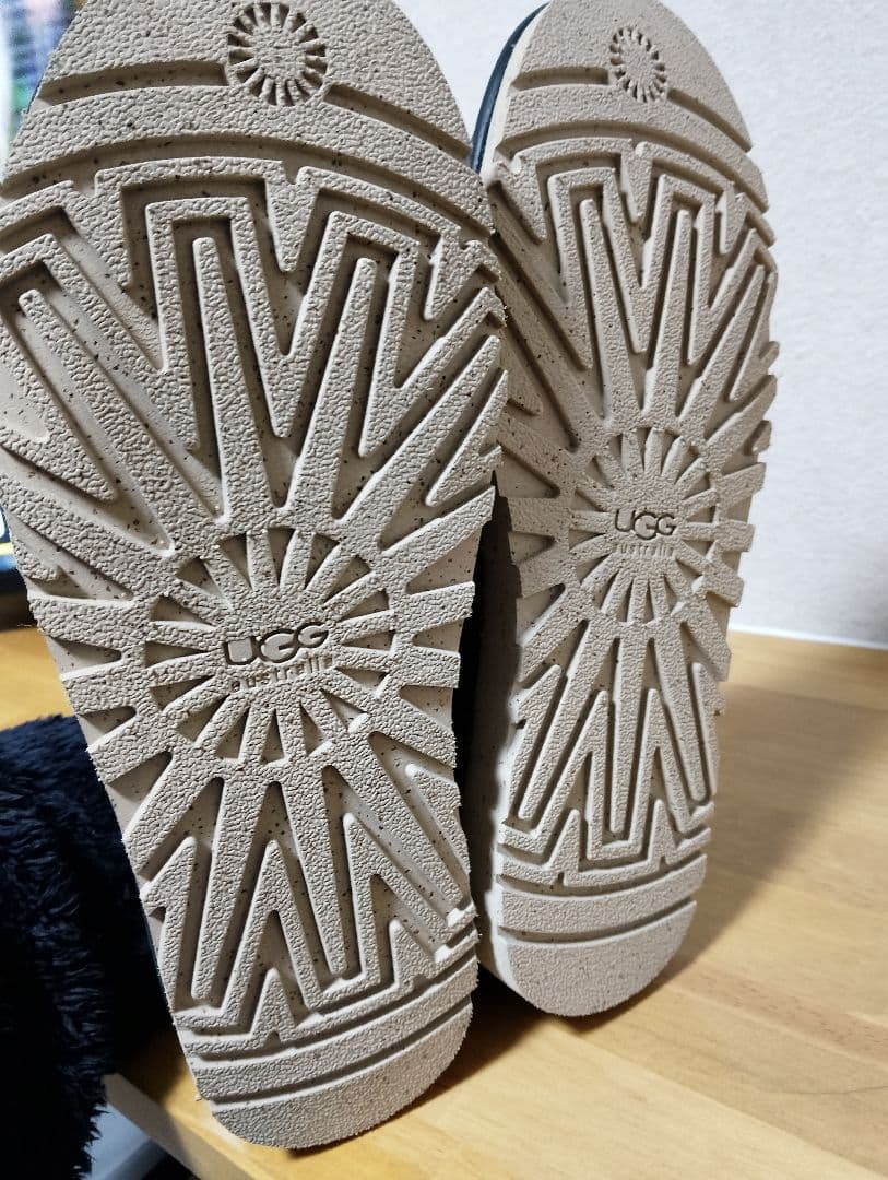 【新品未使用】uggアグ　ムートンレザー ミッドカットブーツ　24cm 黒レザー